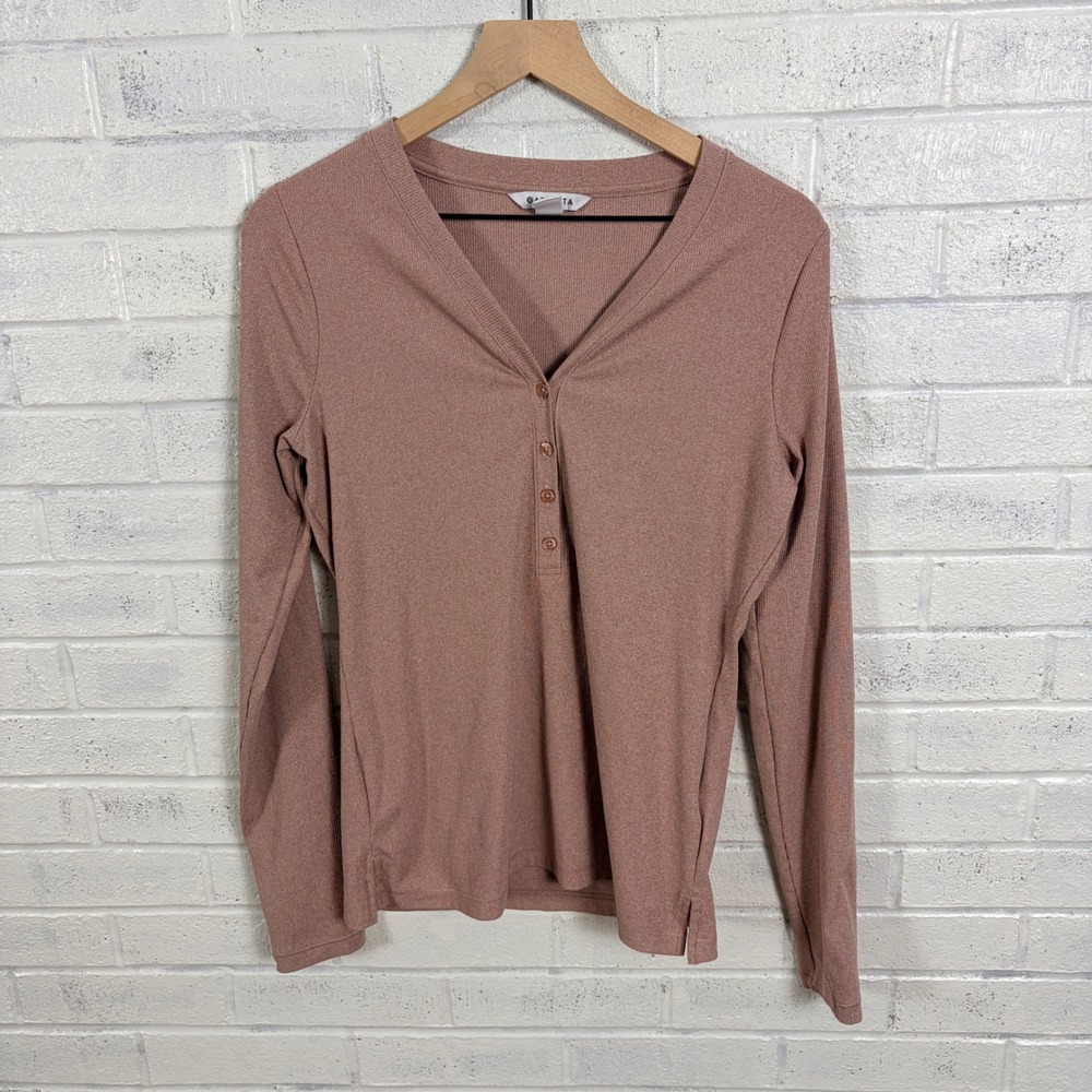 Athleta Uptempo Ribbed Henley Top Womens M Mauve Long Sleeve Stretch